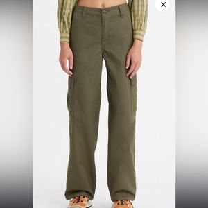 Levis vintage y2k cargos. NWT 28x30 olive green!